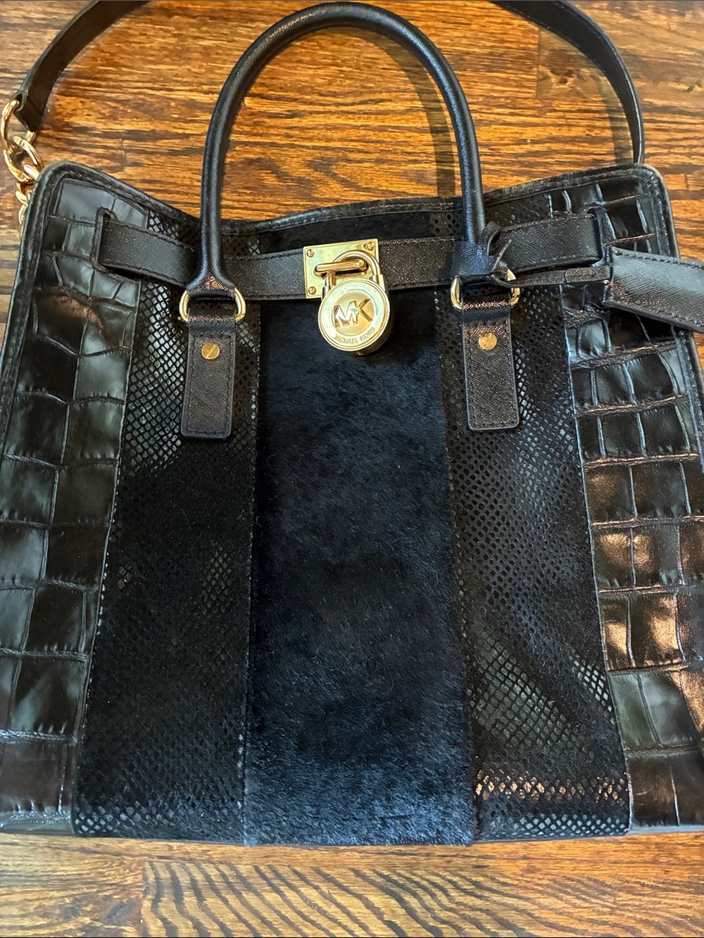 Michael Kors Black Mixed-Texture Shoulder Bag with Gold Hardware - Picture 4 of 13